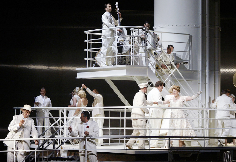 Сцена из оперы Вайнберга "Пассажирка" Фото: Karl Forster