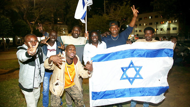 Asylum seekers celebrating the decision to abort the deportation plan in south Tel Aviv (Photo: Yariv Katz)