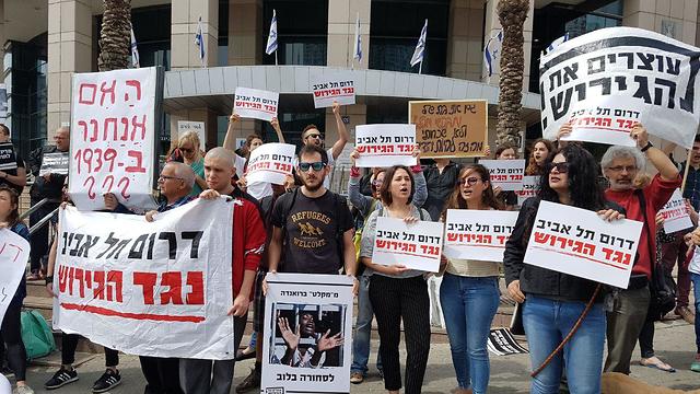 הפגנה מחוץ לפגישת דרעי ונתניהו עם תושבי דרום תל אביב (צילום: בראל אפרים)