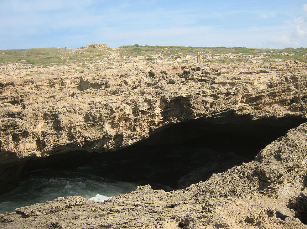 המערה הכחולה (צילום: יהודית גולן, מתוך ויקיפדיה)