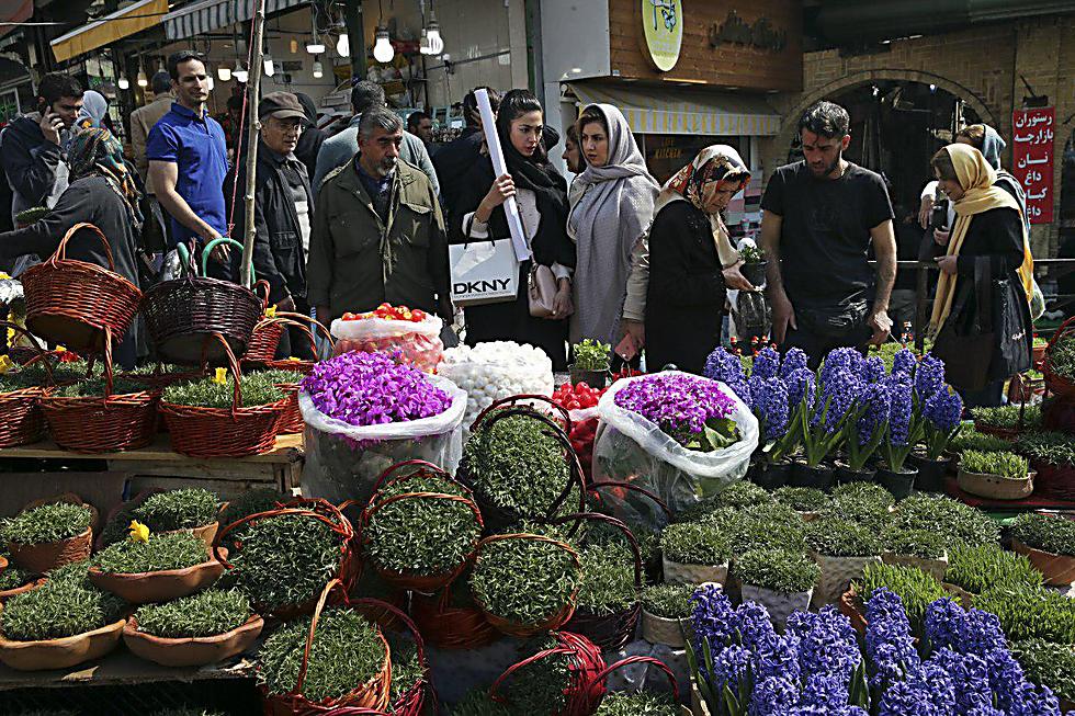 הכנות לנורוז בשווקי איראן (צילום: AP)