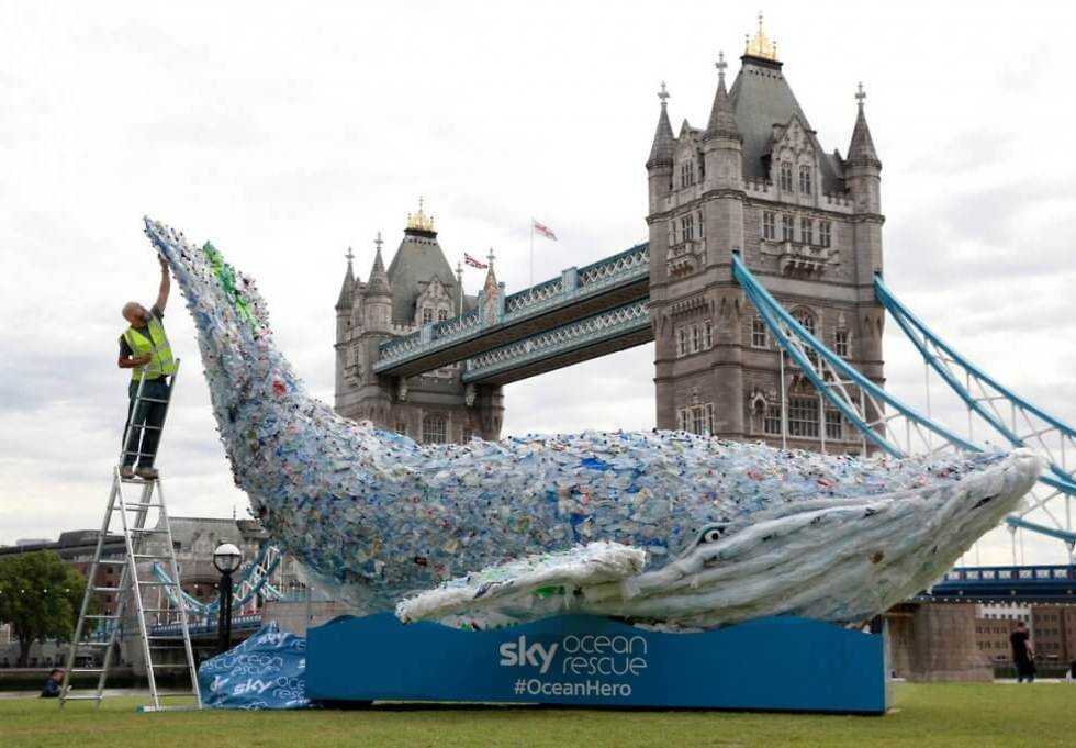 פסל מפלסטיק של לווייתן בלונדון (צילום: מתןך זווית, סוכנות ידיעות למדע ולסביבה)