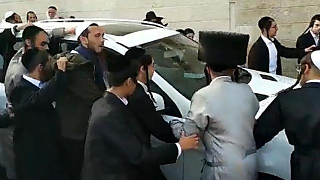 Berland's car arrives at the Western Wall in early April