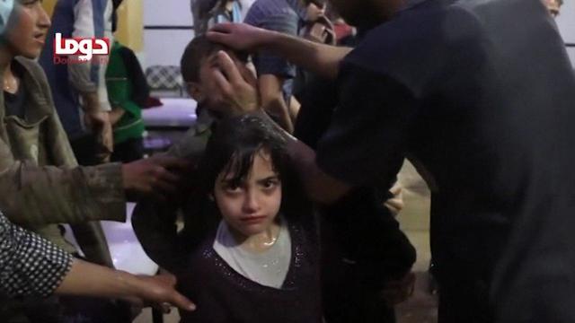 ילדים לאחר תקיפה כימית בסוריה ()