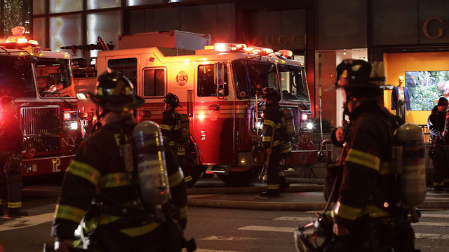 שריפה במגדל טראמפ שבניו יורק (צילום: AFP)