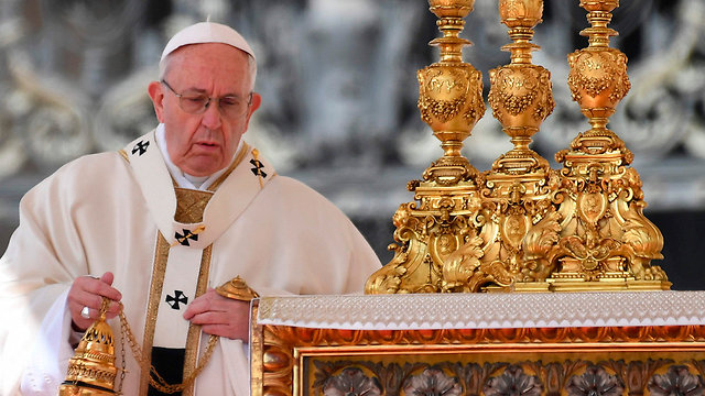 האפיפיור פרנסיקוס ותיקן (צילום: AFP)