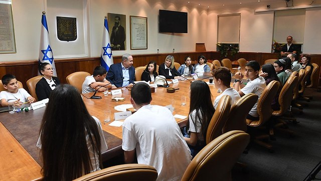 Netanyahu meeting bereaved  family members of the IDF (Photo: Gov. Press Office)