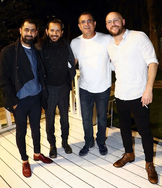 יש כאן מישהו מבת ים? אבי נוסבאום, אלי יצפאן, ציון ברוך ואסי ישראלוף (צילום: אמיר מאירי) יש כאן מישהו מבת ים? אבי נוסבאום, אלי יצפאן, ציון ברוך ואסי ישראלוף (צילום: אמיר מאירי)