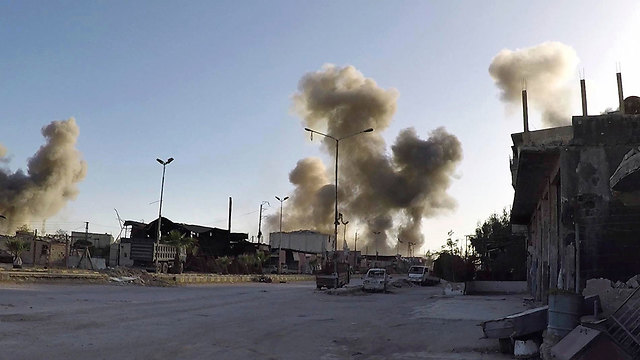 Bombardments in Douma (Photo: AP)