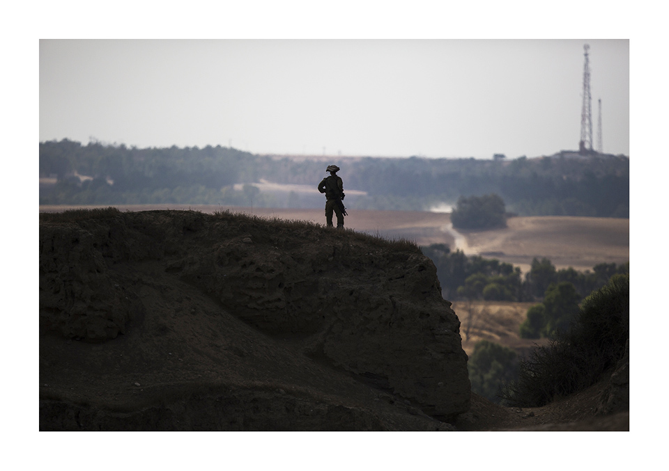 Амир Коэн "Вид на сектор Газы, кибуц Кисуфим" (2014) 