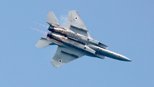 F-15 מטוס קרב אימון מטס חיל האוויר תל אביב (צילום: AFP)