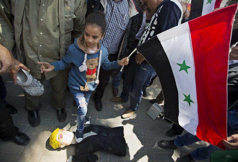 הפגנה בשכם לאחר ההפצצה בחאלד (צילום: AP)