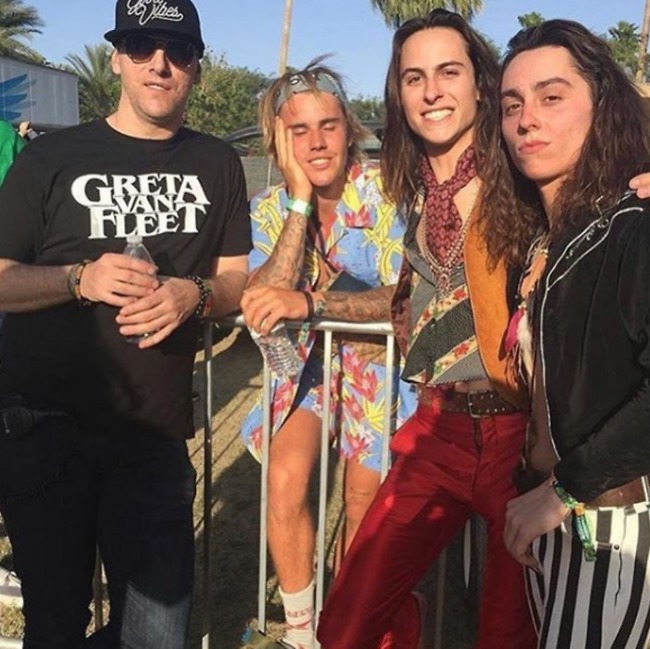 והלבוש מה איתו? ג'סטין ביבר והפמליה (צילום: אינסטגרם) והלבוש מה איתו? ג'סטין ביבר והפמליה (צילום: אינסטגרם)