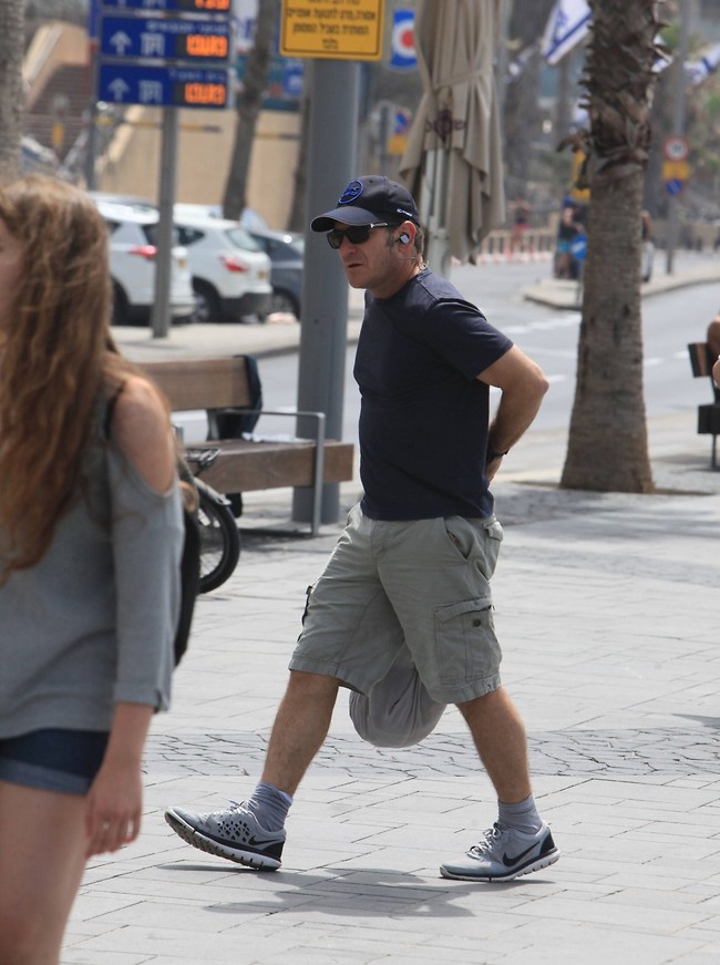 כבר מספיק חם בשביל בגד ים (צילום: מוטי לבטון) כבר מספיק חם בשביל בגד ים (צילום: מוטי לבטון)