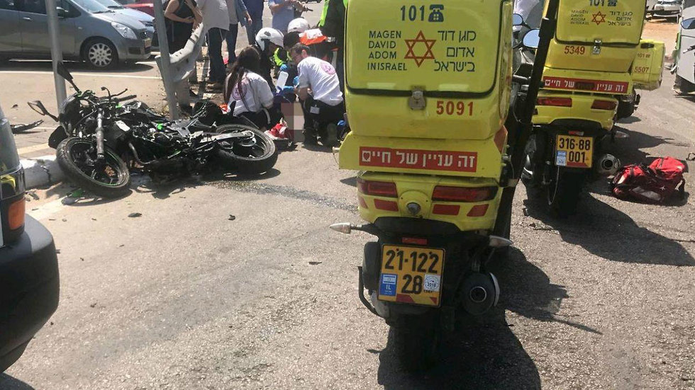תאונת דרכים  רחוב קלצ'קין ב תל אביב (צילום: תיעוד מבצעי מד