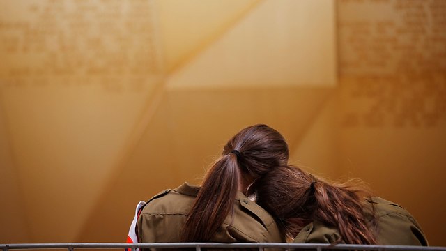 יום הזיכרון לחללי מערכות ישראל, בית עלמין הר הרצל בירושלים (צילום: רויטרס)