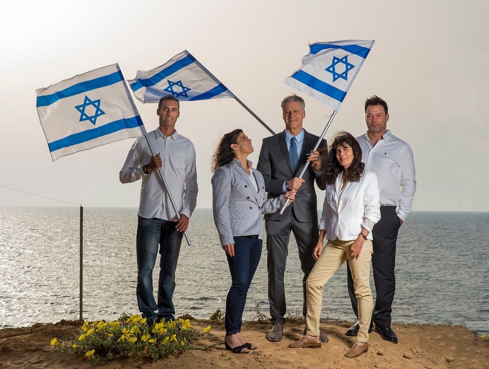 Галь Фридман (слева) с ветеранами израилського спорта. Фото: Юваль Хен