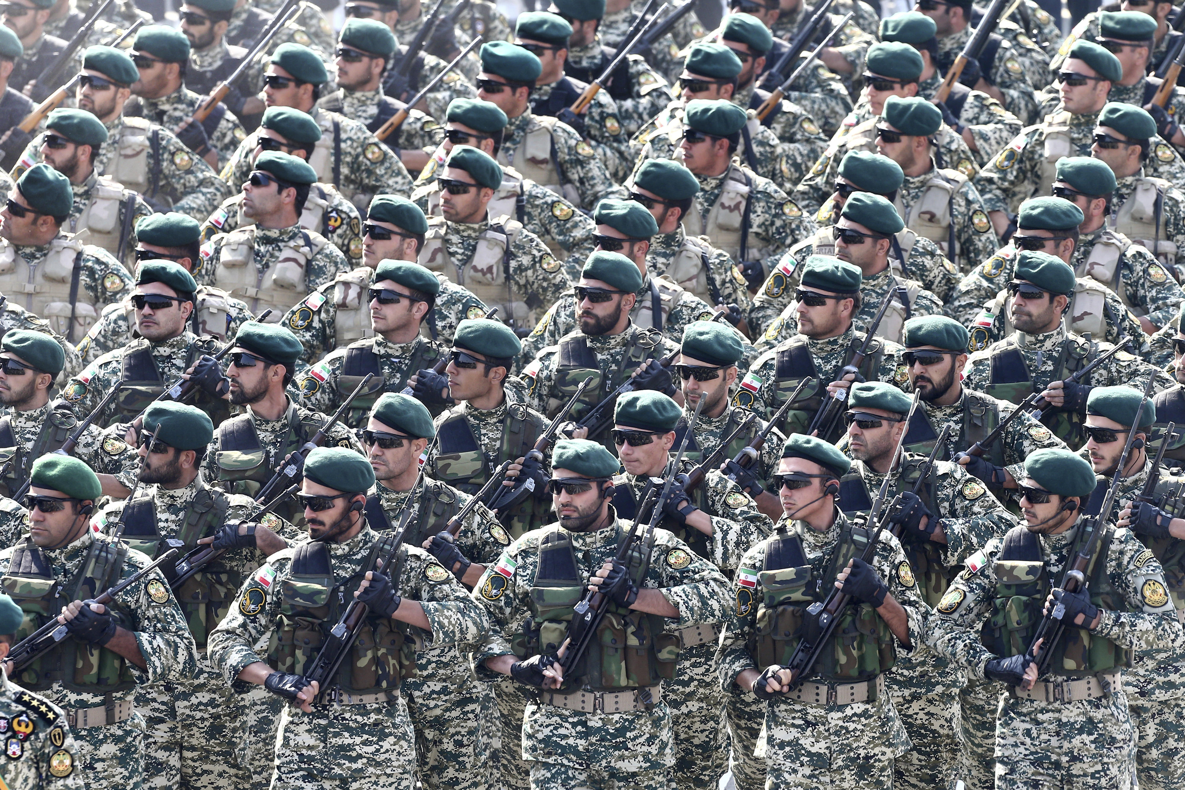מצעד צבאי באיראן (צילום: AP)