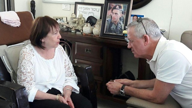 Zehava Shaul (L) and fmr. IDF chief of staff Benny Gantz. Shaul announced Wednesday she will refrain from participating in any further ceremonies until her son is returned (Photo: Gadi Shabtai)