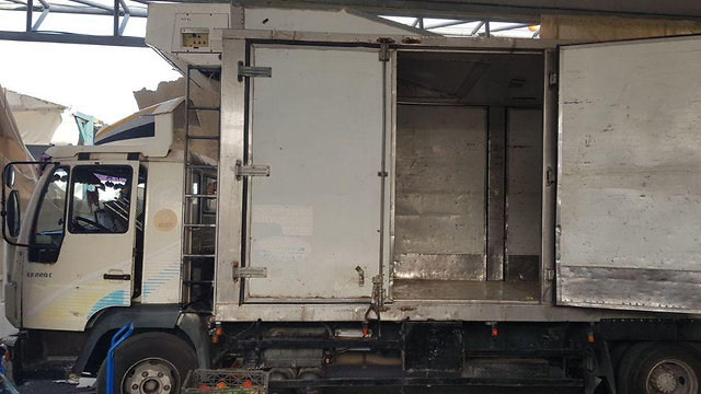 The truck where the explosive device was found (Photo: Defense Ministry Spokesmanship)