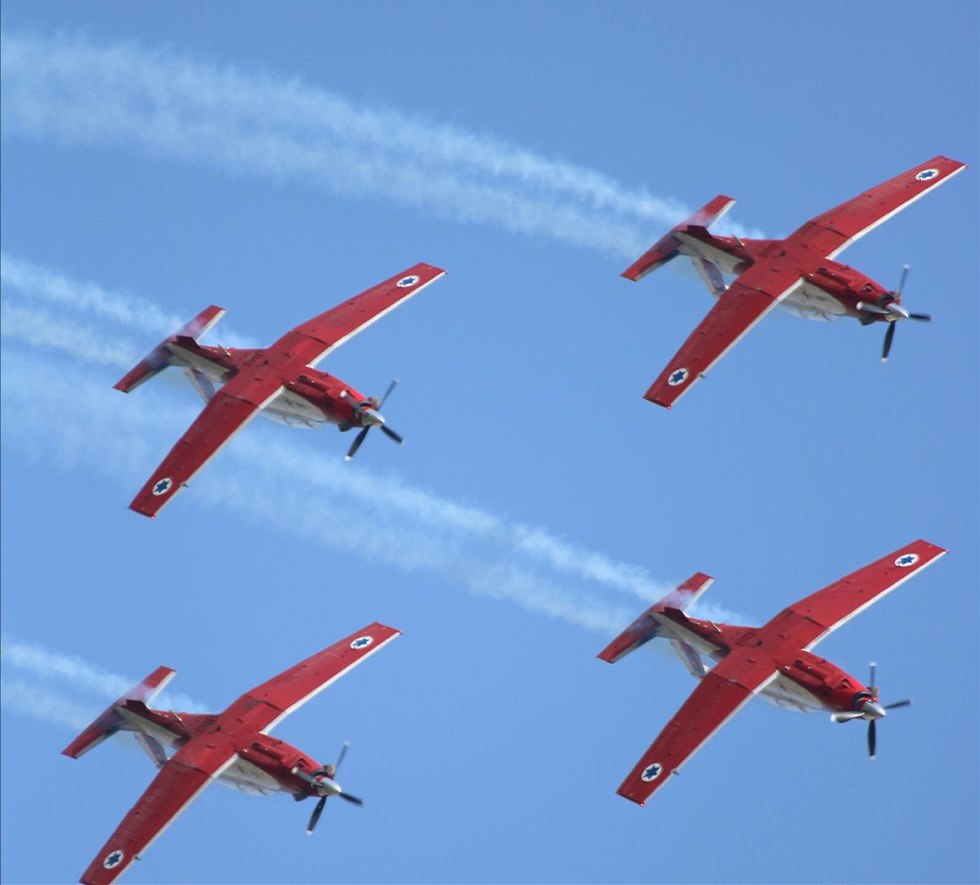 The IAF's aerobatics team (Photo: Matan Deri)