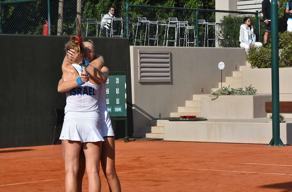 יוליה ולינה גלושקו (צילום: עפרה פרידמן, איגוד הטניס)