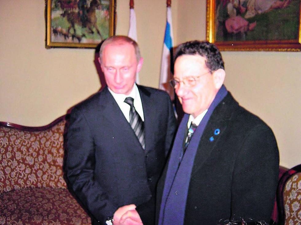 Рон Бен-Ишай с Владимиром Путиным в 1990-е годы в Ленинграде. Фото: Давид Рубингер