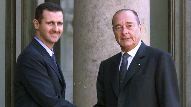 נשיא סוריה בשאר אסד החזיר את אות לגיון הכבוד לצרפת (צילום: AFP)