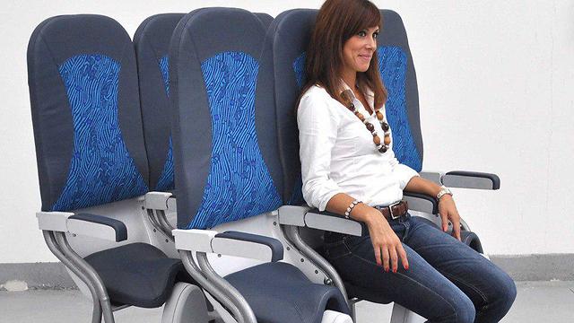 כיסאות עמידה במטוס (צילום: AvioInteriors)