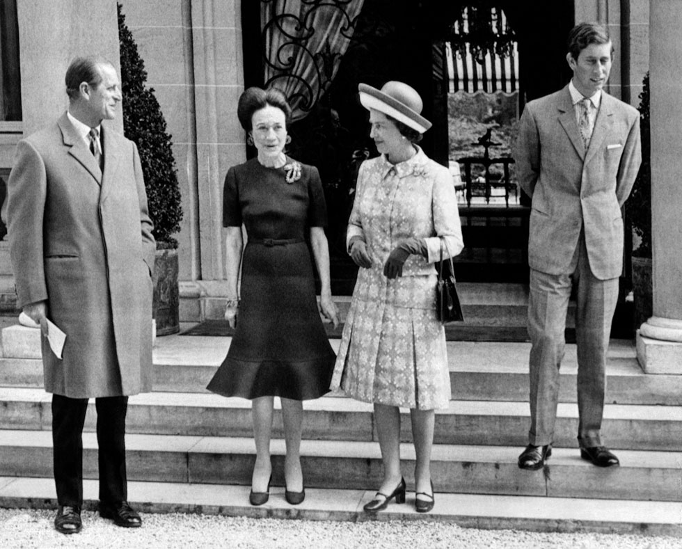 מימין: הנסיך צ'ארלס, המלכה אליזבת, וואליס סימפסון והנסיך פיליפ. 1972 (צילום: AP)