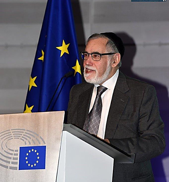 הרב אברהם גיגי בנאומו בפרלמנט האירופי (צילום: וולפיש, בריסל)