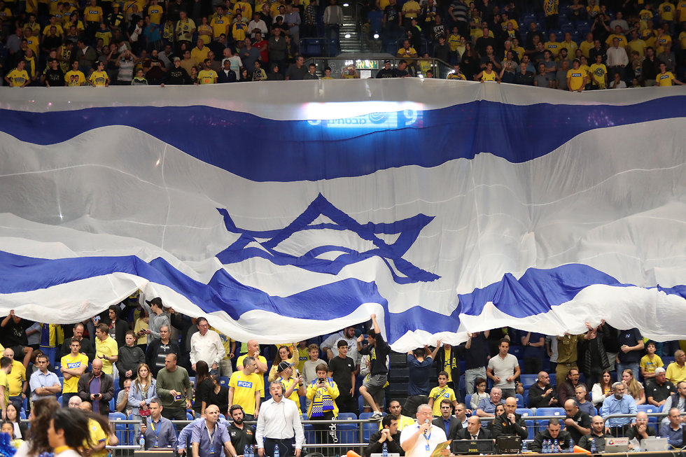דגל ישראל בהיכל מנורה מבטחים (צילום: אורן אהרוני)