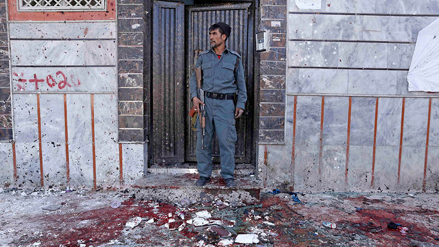 פיגוע התאבדות באפגניסטן קאבול 57 נרצחים (צילום: EPA)