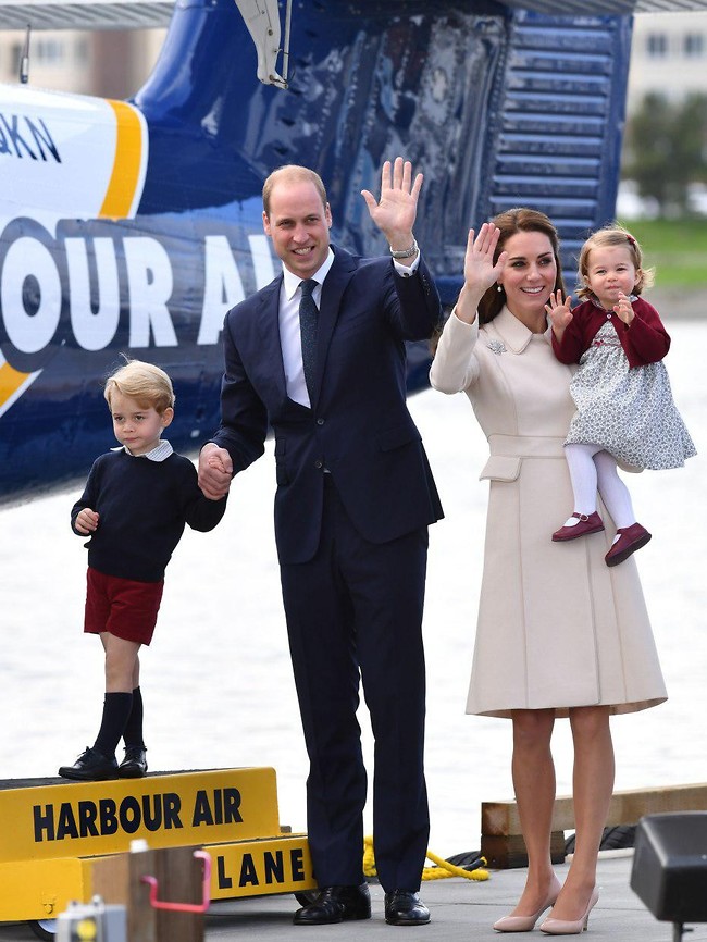 מנופפים לשלום (צילום: gettyimages) מנופפים לשלום (צילום: gettyimages)