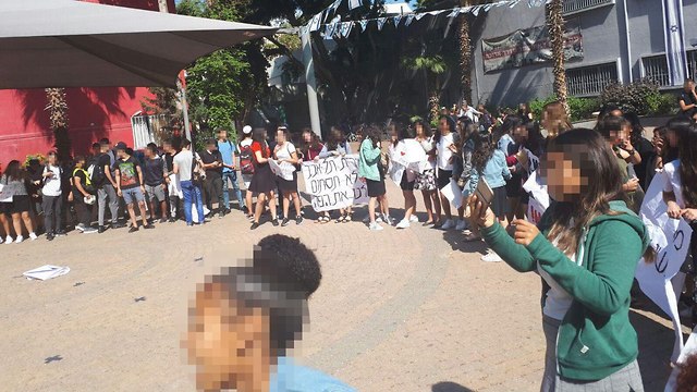 מחאה בבית ספר צייטלין תל אביב נגד פיטורי המנהל ()