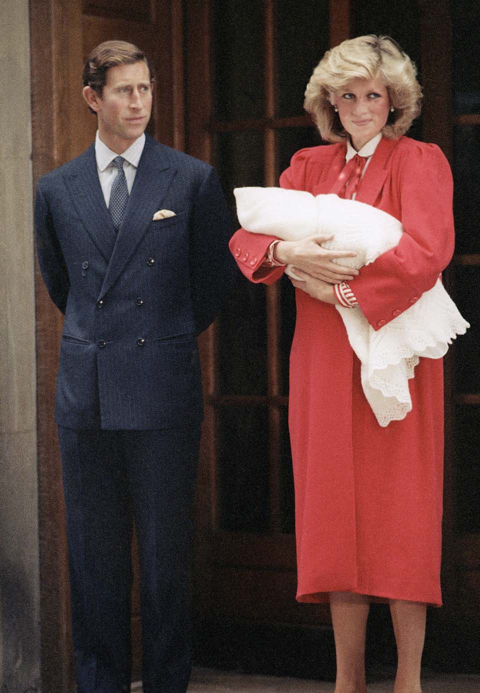 Принцесса Диана, принц Чарльз и новорожденный Гарри, 1984 г. Фото: АР
