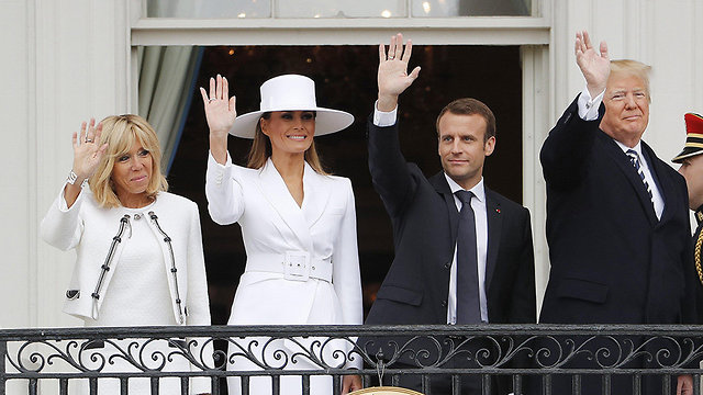 Дональд и Мелания Трамп с президентом Франции и его супругой на балконе Белого дома. Фото: EPA
