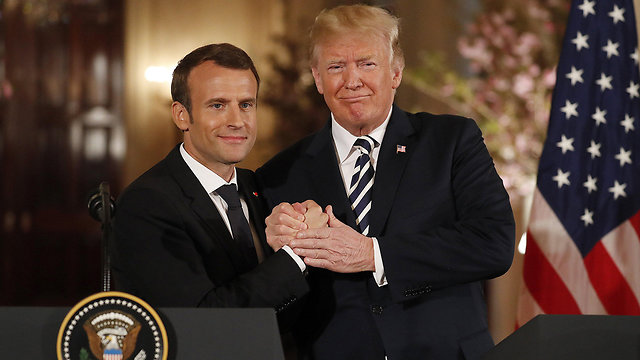 President Trump (R) was supposed to discuss his decision with French President Macron (Photo: EPA)