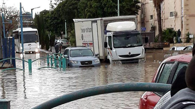 Улицы Димоны затопило. Фото: Ярив Талькер