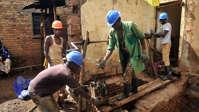 רואנדה קבר אחים חדש התגלה (צילום: AP)