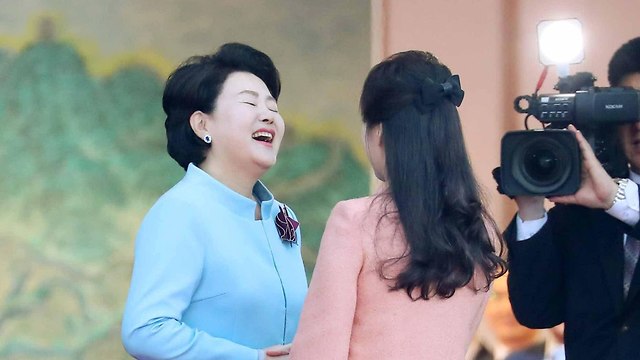 רי סול ג'ו אשתו של קים ג'ונג און קים ג'ונג סוק אשתו של מון ג'אה אין דרום קוריאה צפון קוריאה (צילום: EPA)