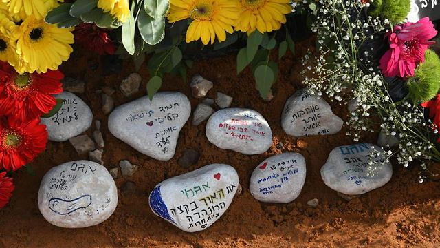 Stones with messages for Agam placed on her grave (Photo: Yair Sagi)