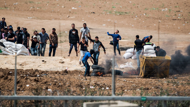 הפרות סדר אלימות הפגנה רצועת עזה יום שישי ל פלסטינים (צילום: דובר צה