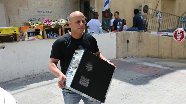 Police confiscated computers and files from the Bnei Zion academy as part of their investigation (Photo: Motti Kimchi)