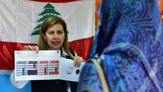 בחירות כלליות לבנון קלפי ב בית ספר לבנוני אביג'אן חוף השנהב (צילום: AFP)