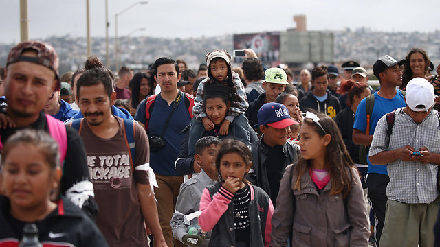 שיירה שיירת מהגרים מהגר מ מרכז אמריקה בדרך ל ארה