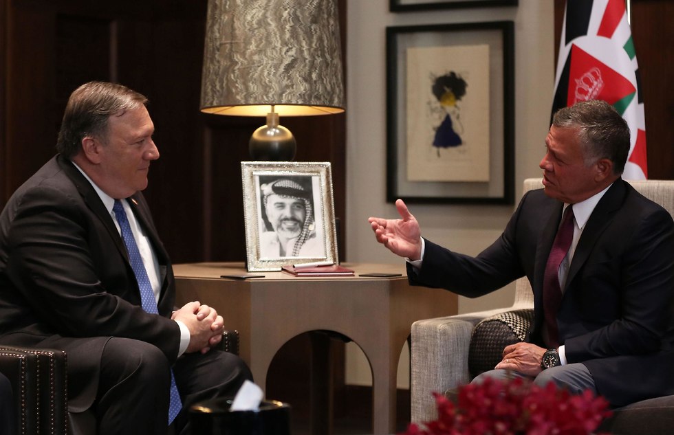 Pompeo with Jordan's king, Abdullah II bin Al-Hussein (Photo: AFP)
