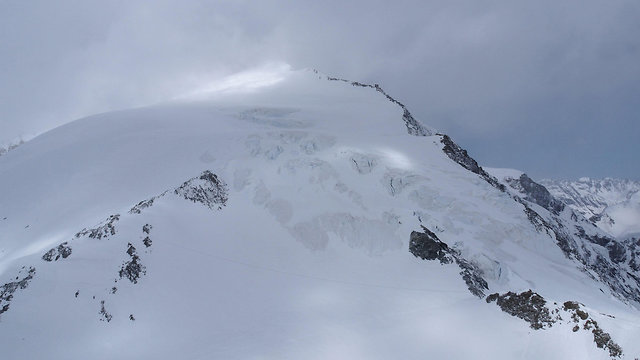 הרי האלפים בשווייץ (צילום: AFP, POLICE CANTONALE VALAISANNE)