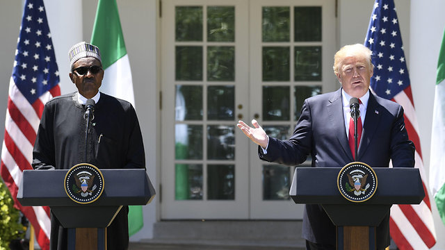 דונלד טראמפ ונשיא ניגריה מוחמדו בוהארי (צילום: AFP)