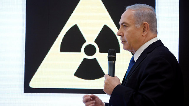 Netanyahu during the presentation (Photo: Reuters)